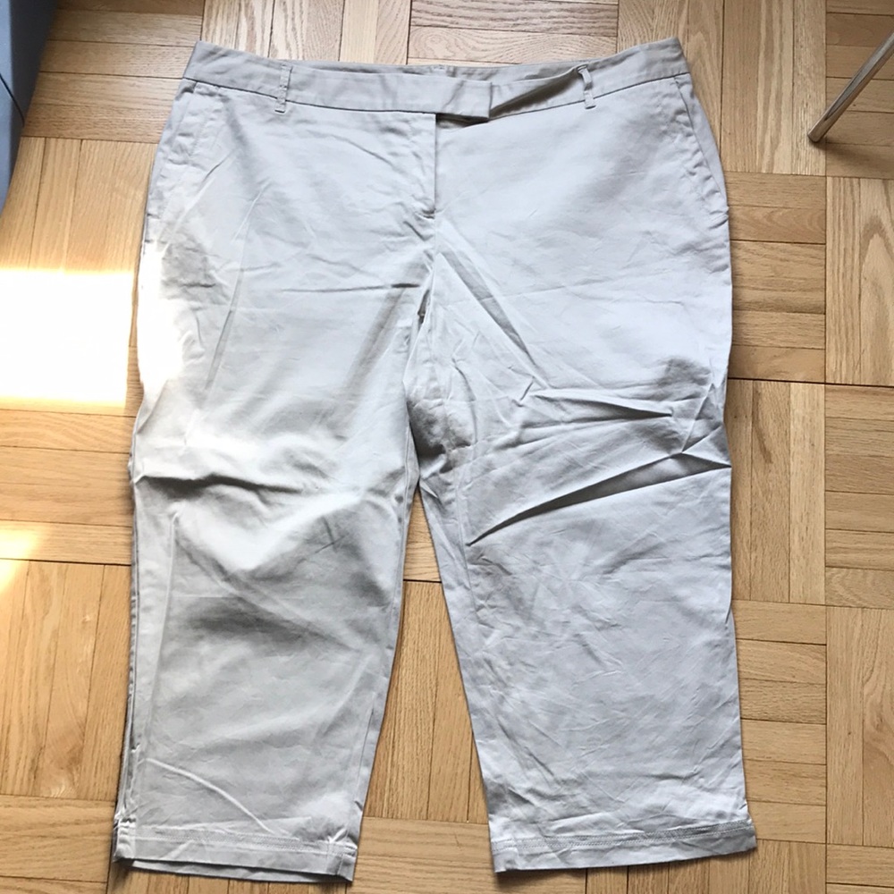 Charter Club Tan Chino Crops 20W STRETCH